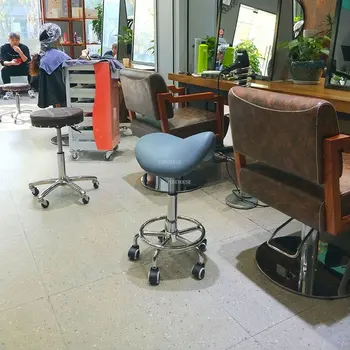 Европейские парикмахерские кресла Современная салонная мебель Табурет для салона красоты с поворотным подъемником Парикмахерское кресло Простое седло из кованого железа